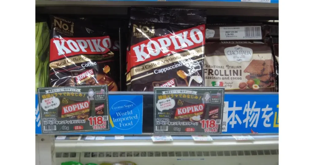 業務スーパーのお菓子コーナーに並ぶ人気の輸入コーヒーキャンディ「コピコ(KOPIKO)」